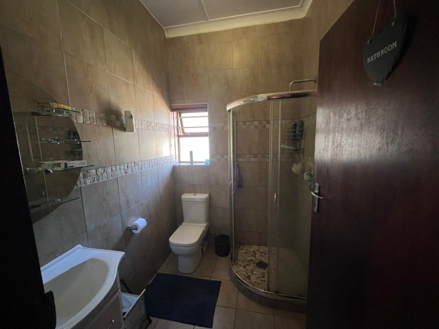 5 Bedroom Property for Sale in Rouxpark Western Cape